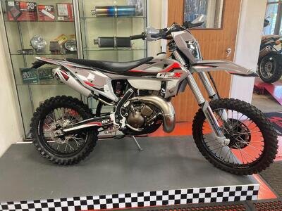 Grey GPX 250r TSE Offroad Enduro Motorbike Grey GPX 250r TSE Offroad Enduro Motorbike