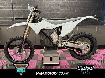 STARK VARG EX 2025 - WHITE - ROAD LEGAL