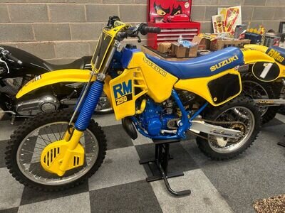 SUZUKI Rm 250 1988 model evo/ classic/show SUZUKI Rm 250 1988 model evo/ classic/show