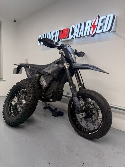 STARK VARG EX - SUPER MOTO - FULL CARBON - GRAPHICS