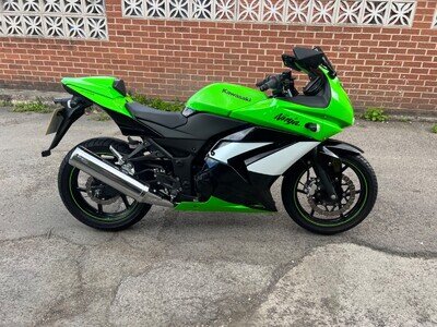 kawasaki ninja 250r 2009 showing 3500 miles nice clean bike must be seen