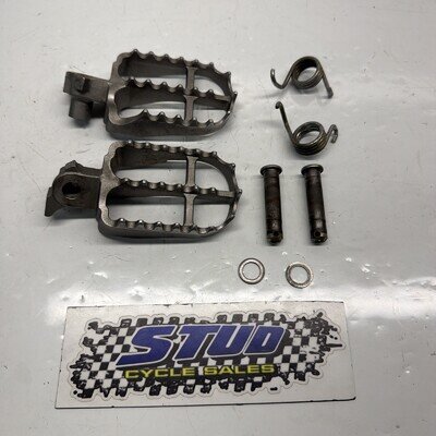2020 Yamaha YZ250F YZ 250F Left Right Footpeg Foot Peg Stand Pair of Two