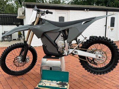 Stark Varg 80 HP with charger and tool box