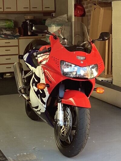 Honda cbr900rr Fireblade, 1999. 33.5k miles: £3,250. Honda cbr900rr Fireblade, 1999. 33.5k miles: £3,250.