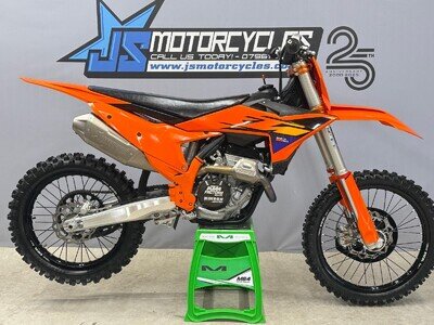 KTM SXF250 SXF250 2026 **ONLY 17 HOURS/ AKRAPOVIC/ HINSON**
