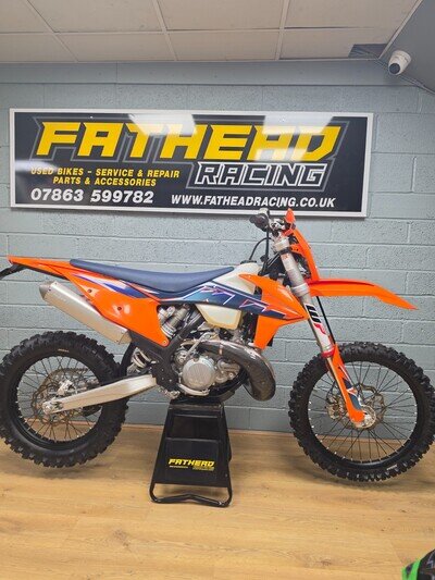 2022 KTM 300 EXC TPI *26 HOURS* 2 STROKE ENDURO BIKE TE EC SER RR 250