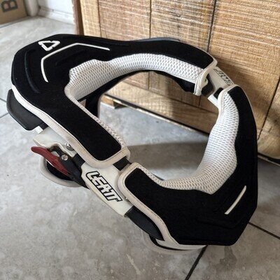 LEATT Moto GPX NECK BRACE Adult Size Medium (VGC)