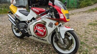 Suzuki RGV 250 Vj22 Suzuki RGV 250 Vj22