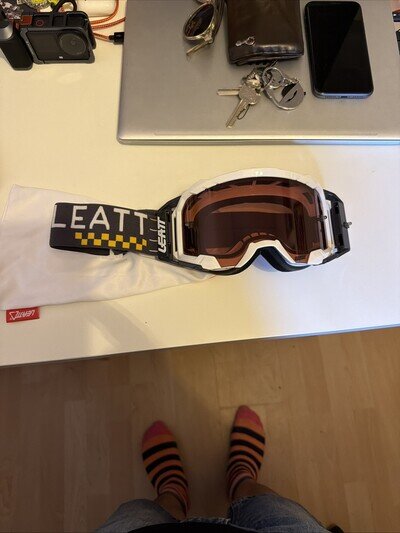 2023 Leatt Velocity 5.5 Motocross Goggles Pearl with Rose Lens Adults