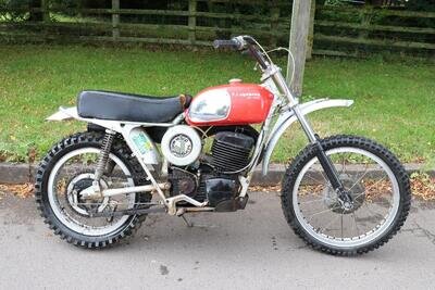 Husqvarna 450 CR Cross 1972 in standard and raced condition Husqvarna 450 CR Cross 1972 in standard and raced condition