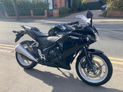 Honda CBR250R 2012 only 1722 Miles Ideal A2 Lightweight Sports Bike Honda CBR250R 2012 only 1722 Miles Ideal A2 Lightweight Sports Bike