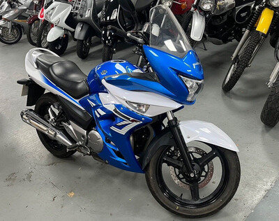 Suzuki GW 250 Low miles, Great low mileage cheap commuter, A2 legal. Suzuki GW 250 Low miles, Great low mileage cheap commuter, A2 legal.