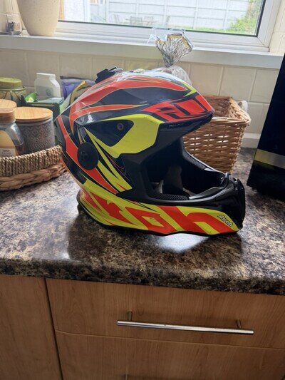 Airoh Twist Helmet Size Medium (No Peak) Mx Helmet Motocross