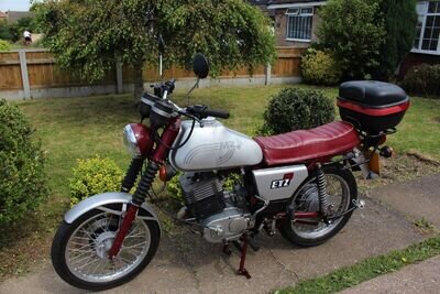 1988 MZ ETZ250 MOTORCYCLE - WITH TOP BOX & RACK 1988 MZ ETZ250 MOTORCYCLE - WITH TOP BOX & RACK