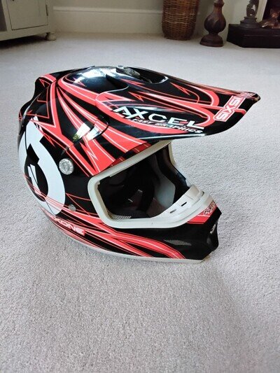 SixSixOne Motocross MX Enduro ATV Road Legal Helmet 661. Carbon FG. Adult Large