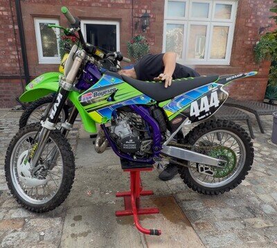 Kawasaki KX125 2003 – 2 Stroke Motocross Bike – Stunning Condition – Custom Grap