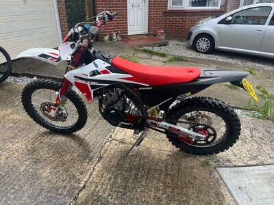 Fantic XEF 250 Enduro 2022 Model road legal comes with trailer. Fantic XEF 250 Enduro 2022 Model road legal comes with trailer.