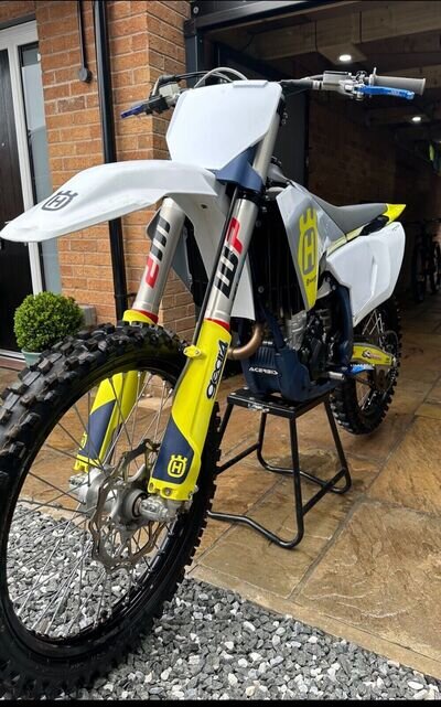 2023 Husqvarna FC250 2023 - Only 12 Hours! Petrol white Manual 2023 Husqvarna FC250 2023 - Only 12 Hours! Petrol white Manual
