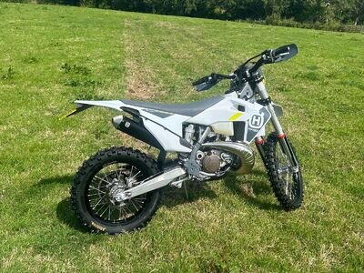 2022 Husqvarna TE 250 Enduro/ Motocross Bike 2022 Husqvarna TE 250 Enduro/ Motocross Bike