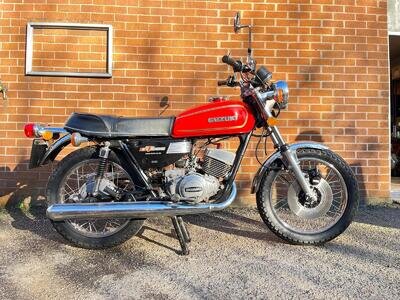 1975 SUZUKI GT 250CC (£500 DISCOUNT AVAILABLE & FREE DELIVERY) 1975 SUZUKI GT 250CC (£500 DISCOUNT AVAILABLE & FREE DELIVERY)