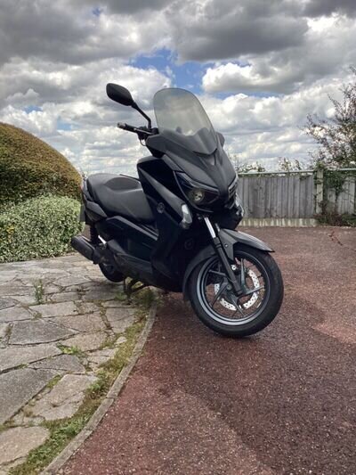 Yamaha YP250 R X-Max 2015 Black MOT FAILURE. Excellent physical condition . Yamaha YP250 R X-Max 2015 Black MOT FAILURE. Excellent physical condition .