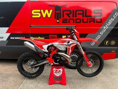 2025 Beta RR X-PRO 2T 250cc/300cc Enduro Bike - High Spec 2 Stroke Off-Road Fun 2025 Beta RR X-PRO 2T 250cc/300cc Enduro Bike - High Spec 2 Stroke Off-Road Fun