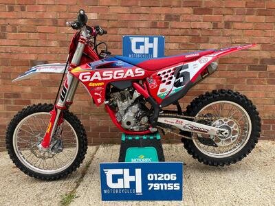 2023 GASGAS MC250F - 1 OWNER - 7.5 HOURS - FULL AKRAPOVIC, RED TRIPLE CLAMPS 2023 GASGAS MC250F - 1 OWNER - 7.5 HOURS - FULL AKRAPOVIC, RED TRIPLE CLAMPS