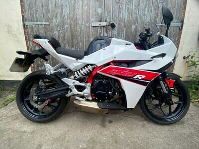 2016 Hyosung GD250R Low Mileage Excellent Best Starter Bike (DELIVERY AVAILABLE) 2016 Hyosung GD250R Low Mileage Excellent Best Starter Bike (DELIVERY AVAILABLE)