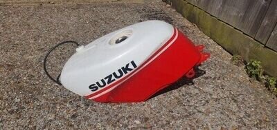 Suzuki rgv 250 vj21 1987 - spares or repairs Suzuki rgv 250 vj21 1987 - spares or repairs