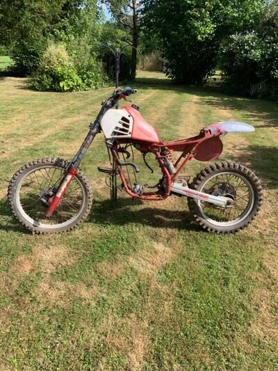 Honda Cr250r 1981 with some engine parts