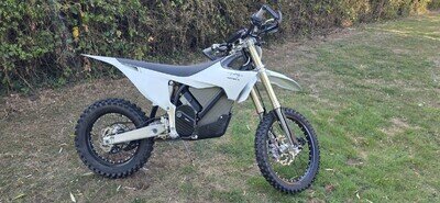 ROAD LEGAL STARK VARG ELECTRIC MOTOCROSS BIKE 80HP ROAD LEGAL STARK VARG ELECTRIC MOTOCROSS BIKE 80HP
