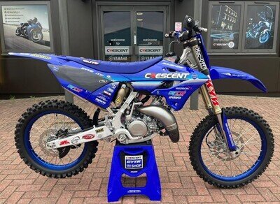 YAMAHA YZ 125 2025 - CRESCENT 3FLO TEAM REPLICA - BRAND NEW - SAVE OVER 700!
